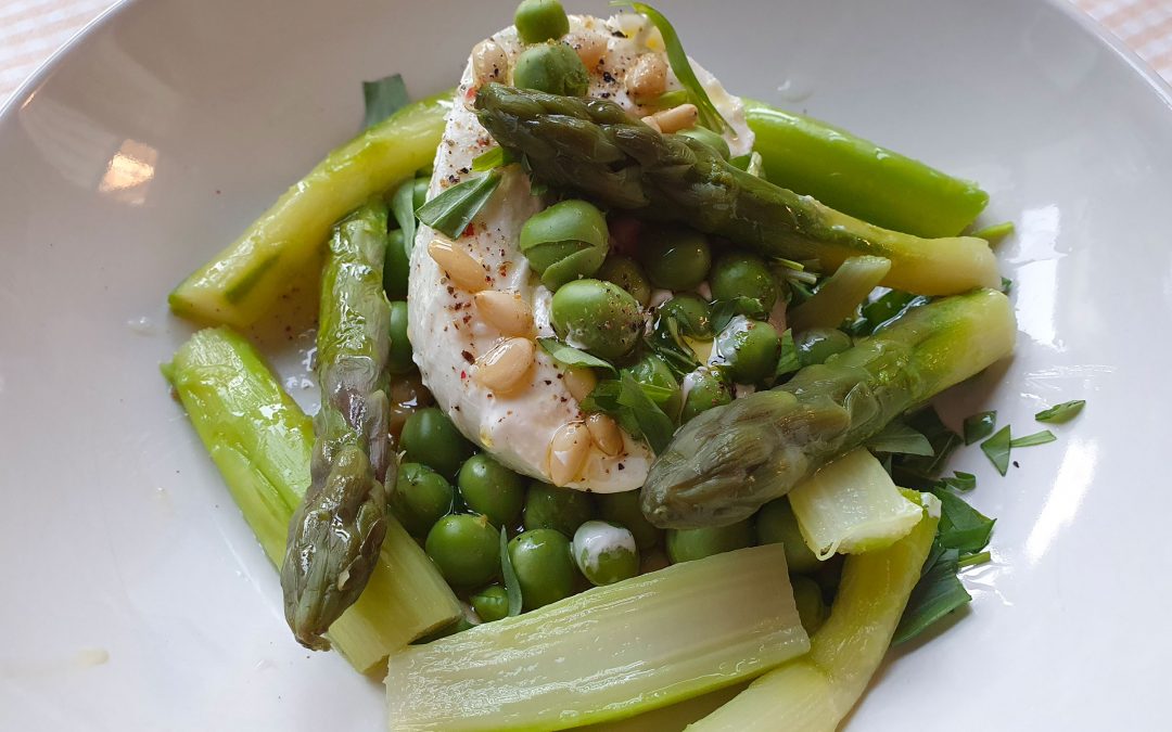 Petits pois, asperges vertes et Burrata